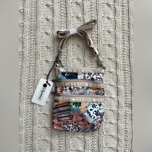 NWT Lesportsac crossbody bag “74”. 3 zippers and 1 button pouch
